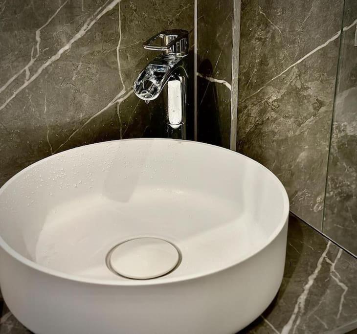 Stunning Luxury Croydon Apartment Gatwick Airport Close 普尔雷 外观 照片